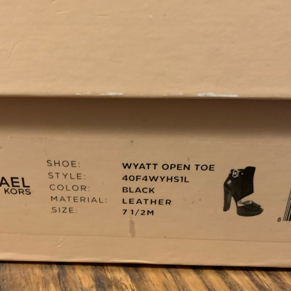 🌟💖HP💓⭐️ EUC Michael Kors Platformed Heels 👠 - Picture 10 of 10